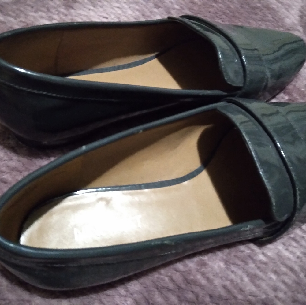 Flat shoes